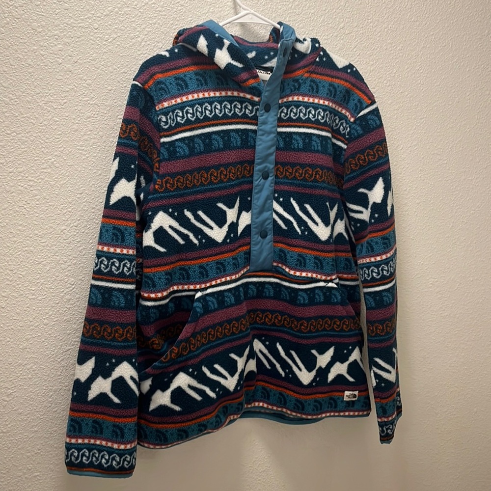 The north face campshire pull over fleece hoodie. 1/4 button up